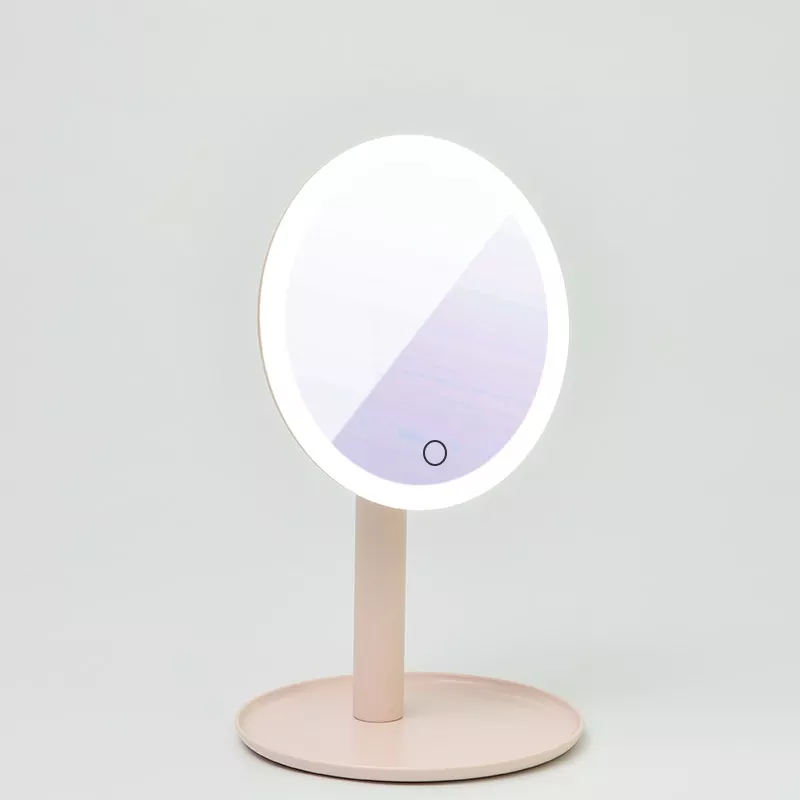 LED valgustusega peegel vannituba