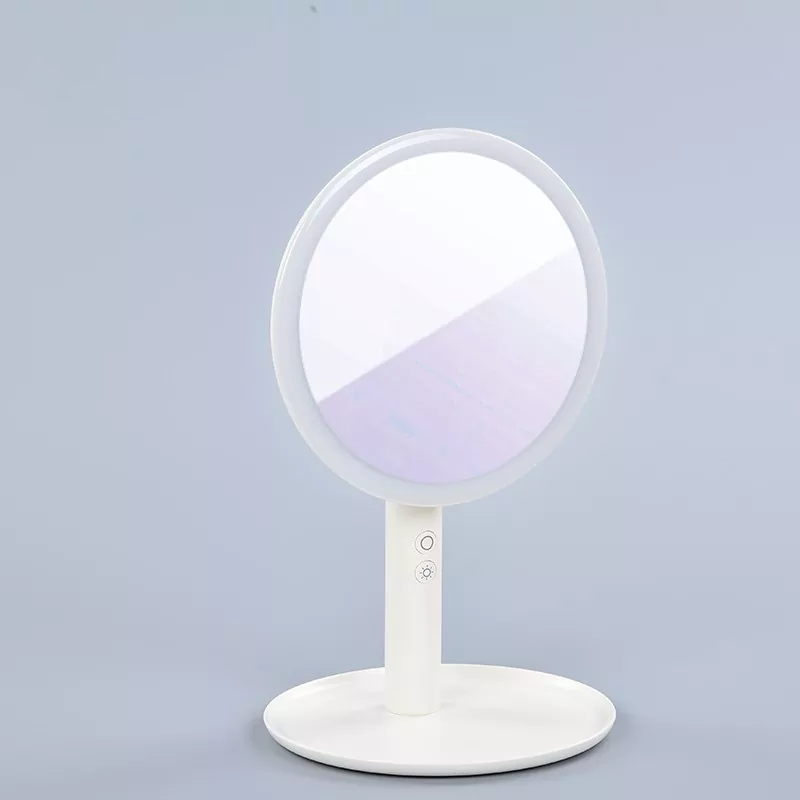 LED-iga meigipeegel